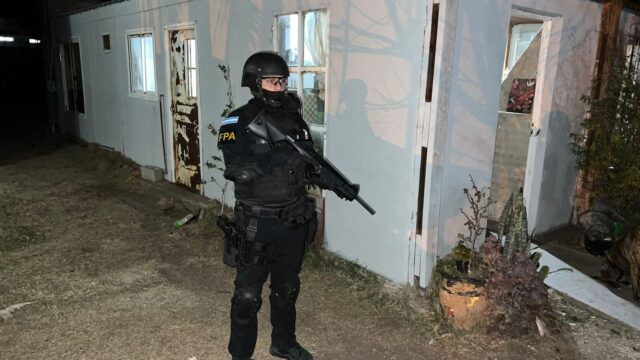 Los detuvieron por vender drogas en una escuela nocturna.