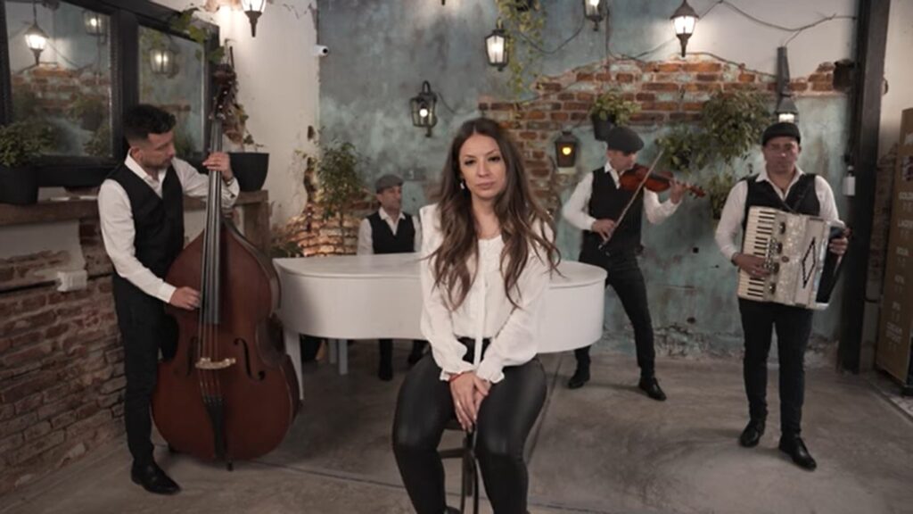 Como un fantasma, canta Magui Olave