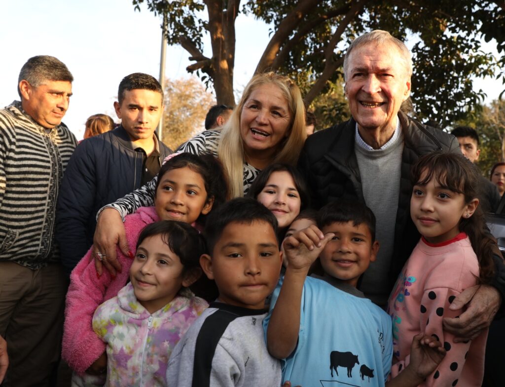 Schiaretti inauguró obras de urbanización en barrio El Trencito y Los 40 guasos