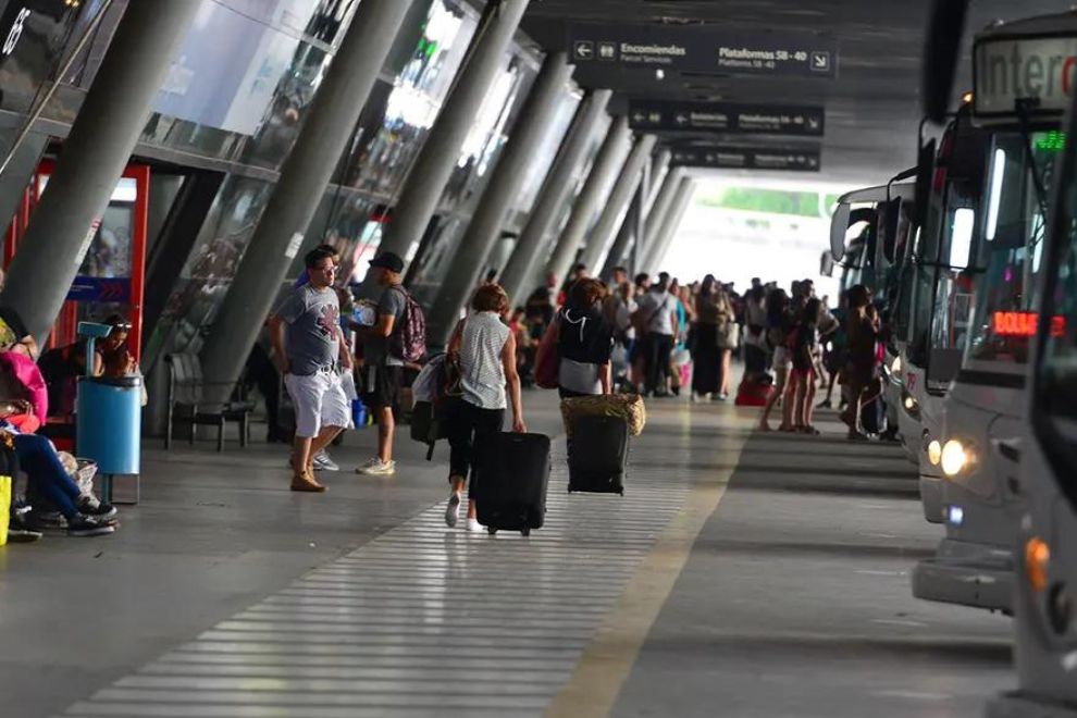 Elecciones Paso: habrá transporte interurbano gratuito para ir a votar
