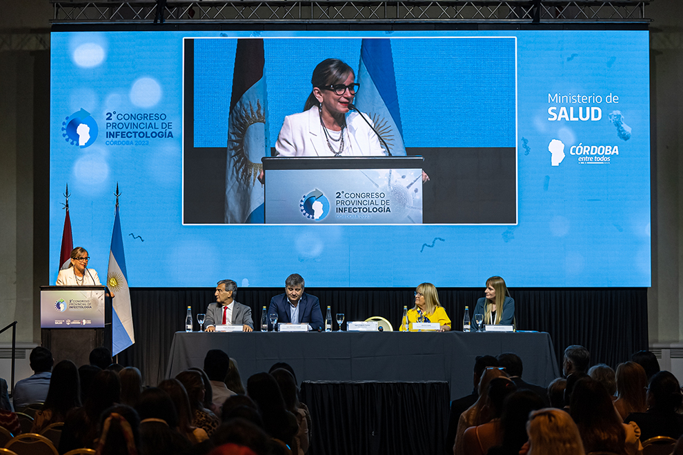 Barbás participó en la apertura del Segundo Congreso de Infectología