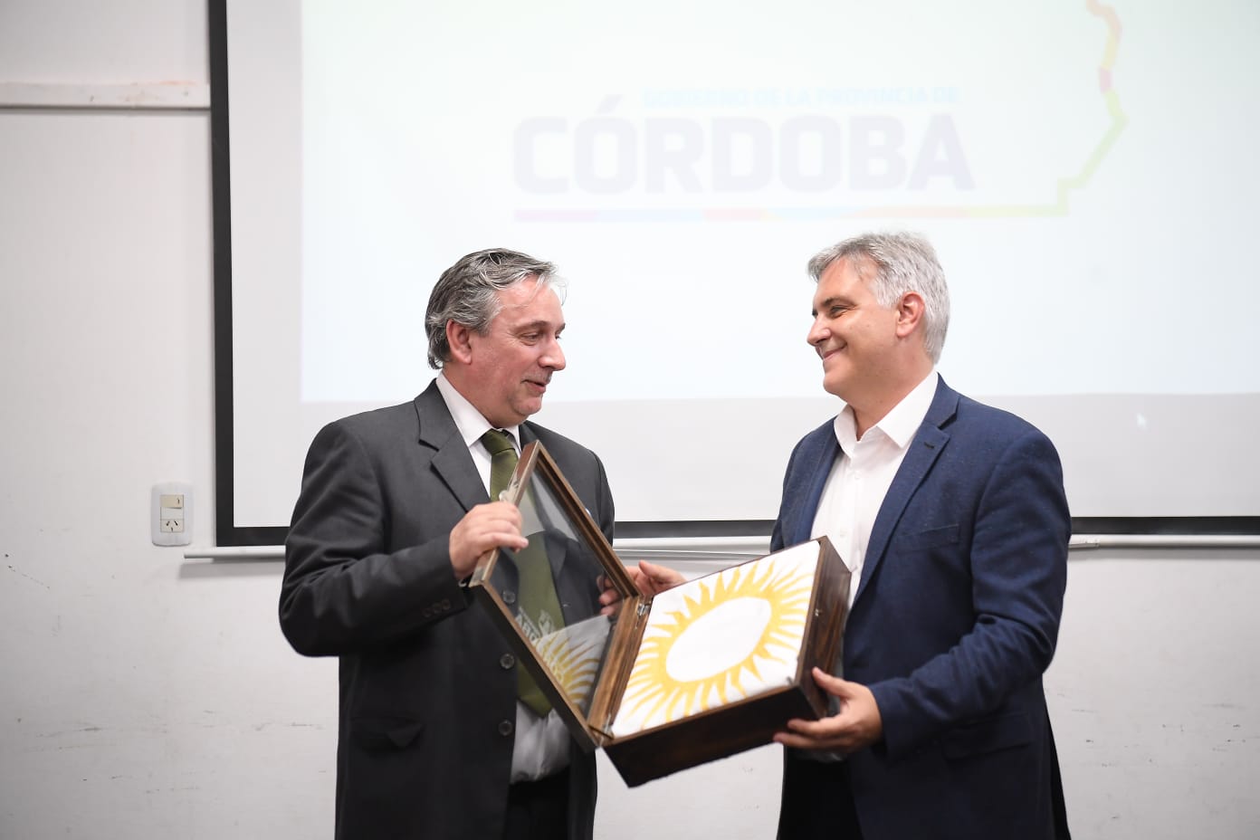 En Cruz del Eje, Llaryora anunció una inversión de $3.800 millones para la repavimentación de la ruta 15