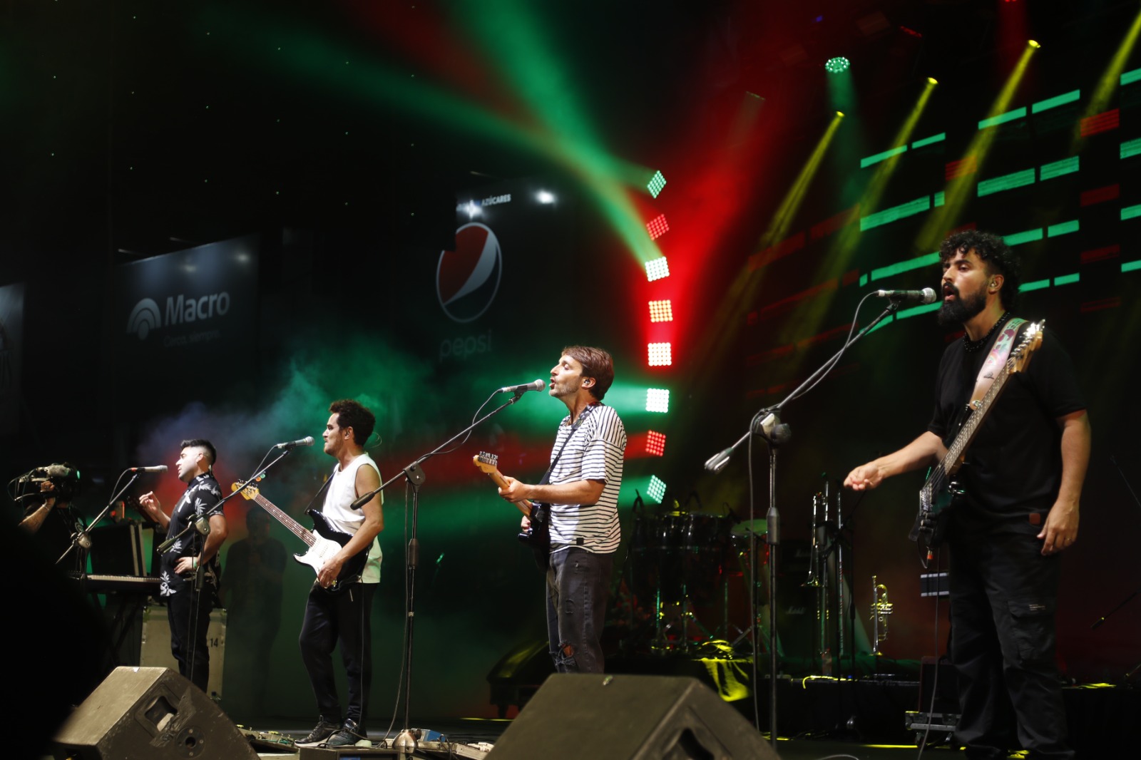 Folclore, baladas, cumbia y algo de lluvia en la quinta noche de festival