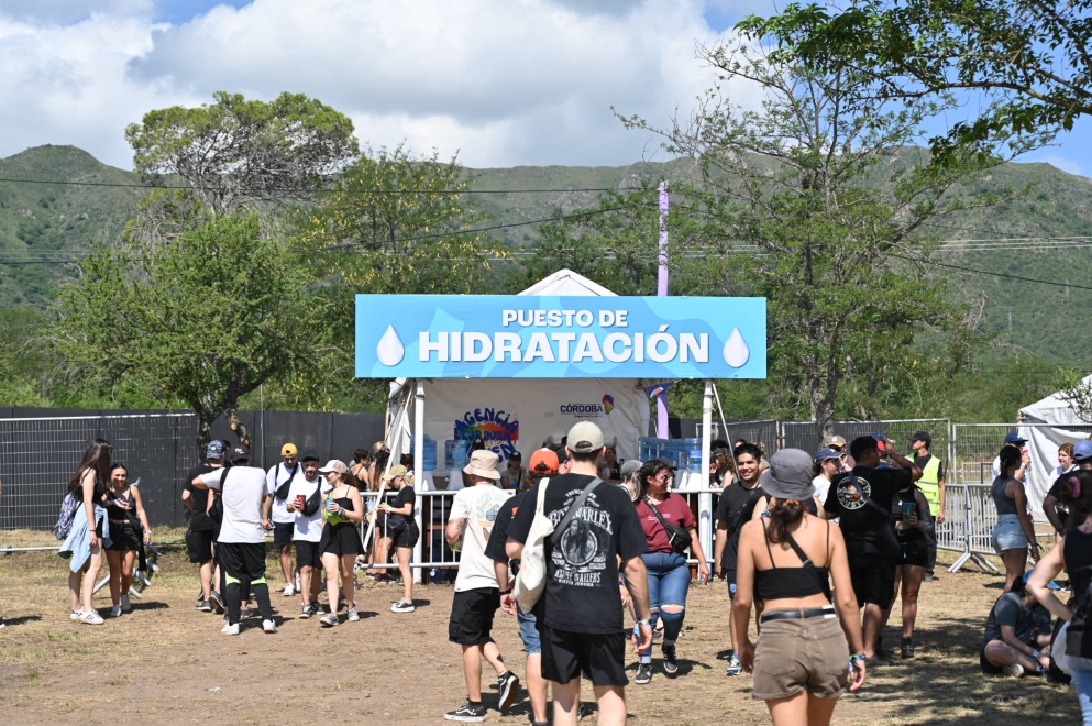 Unos 140 voluntarios colaboraron en el Cosquín Rock