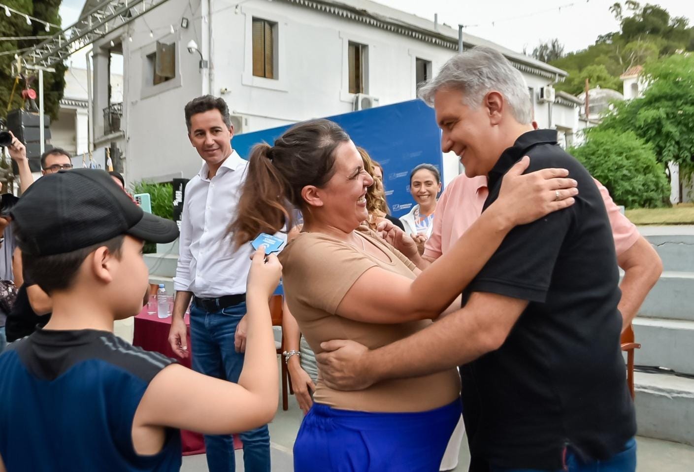 En Unquillo Llaryora entregó viviendas y ratificó su decisión de no parar la obra pública en Córdoba