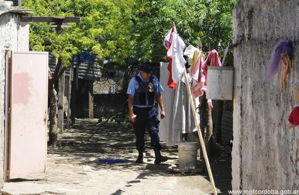OPERATIVO EN VILLA EL NYLON TRAS EL ENFRENTAMIENTO QUE TERMINÓ CON UNA PERSONA MUERTA