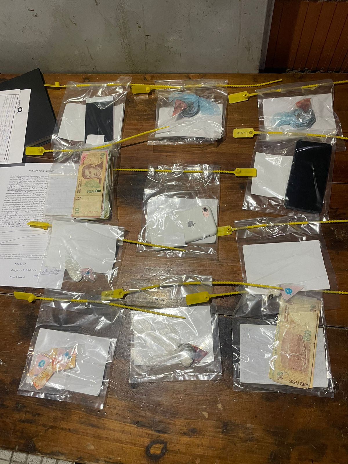Allanamientos y detenciones en la Departamental Colón