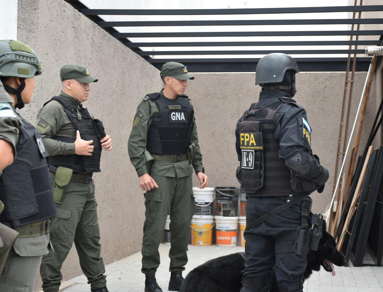 CÓRDOBA: FPA Y GENDARMERÍA NACIONAL REALIZARON ALLANAMIENTOS EN VILLA URQUIZA