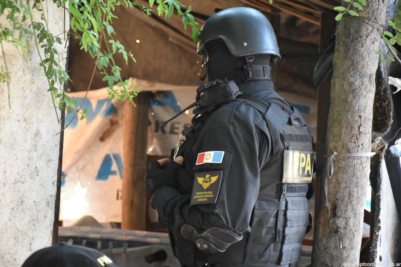 CÓRDOBA: FPA REALIZÓ ALLANAMIENTOS EN BARRIO VILLA EL NYLON. UN DETENIDO POR VENTA DE DROGAS
