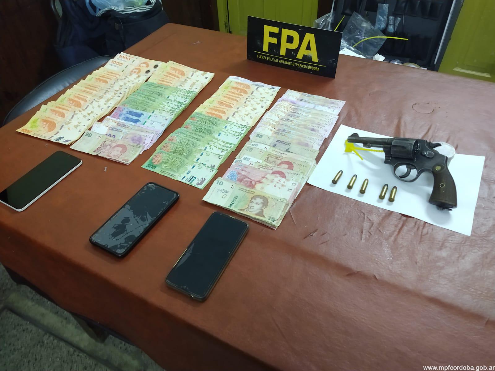 MINA CLAVERO: SE TRASLADABA EN TAXI PARA VENDER ESTUPEFACIENTES A SUS CLIENTES