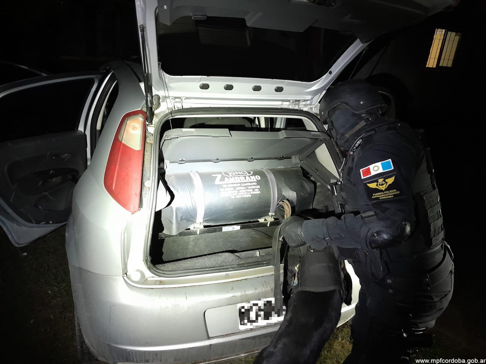 LAS PEÑAS (DEPARTAMENTO TOTORAL): PAREJA DETENIDA POR DELIVERY DE COCAÍNA