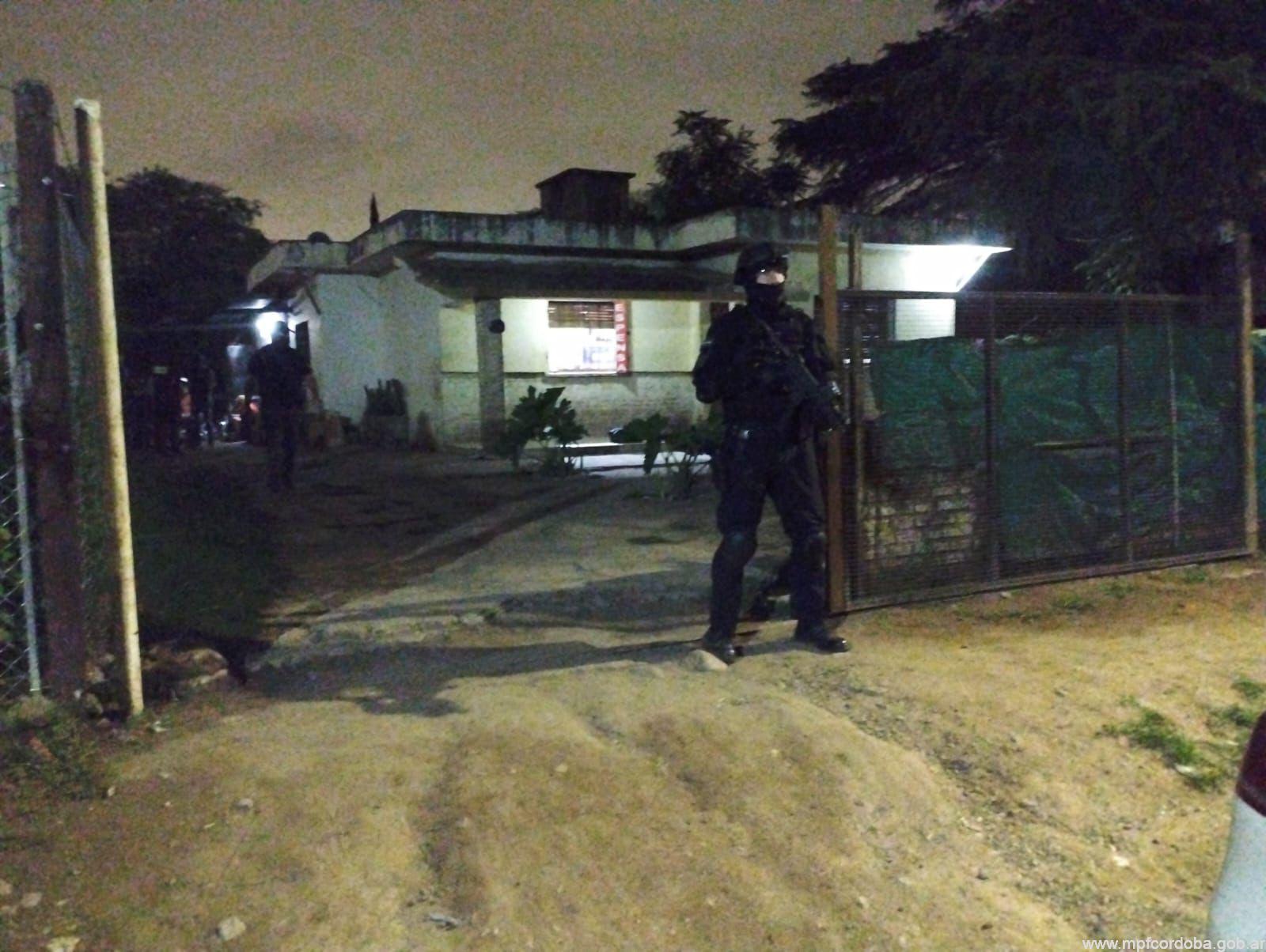 VILLA ALLENDE: FPA DESARTICULÓ UNA BANDA FAMILIAR QUE UTILIZABA UN TALLER DE AUTOS Y UNA DESPENSA COMO PATALLA PARA LA VENTA DE DROGAS