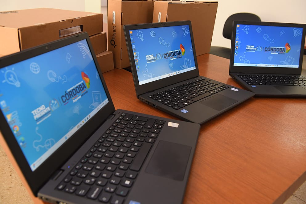 Llegan las primeras 8.000 netbooks para estudiantes de 56 Institutos de Formación Docente