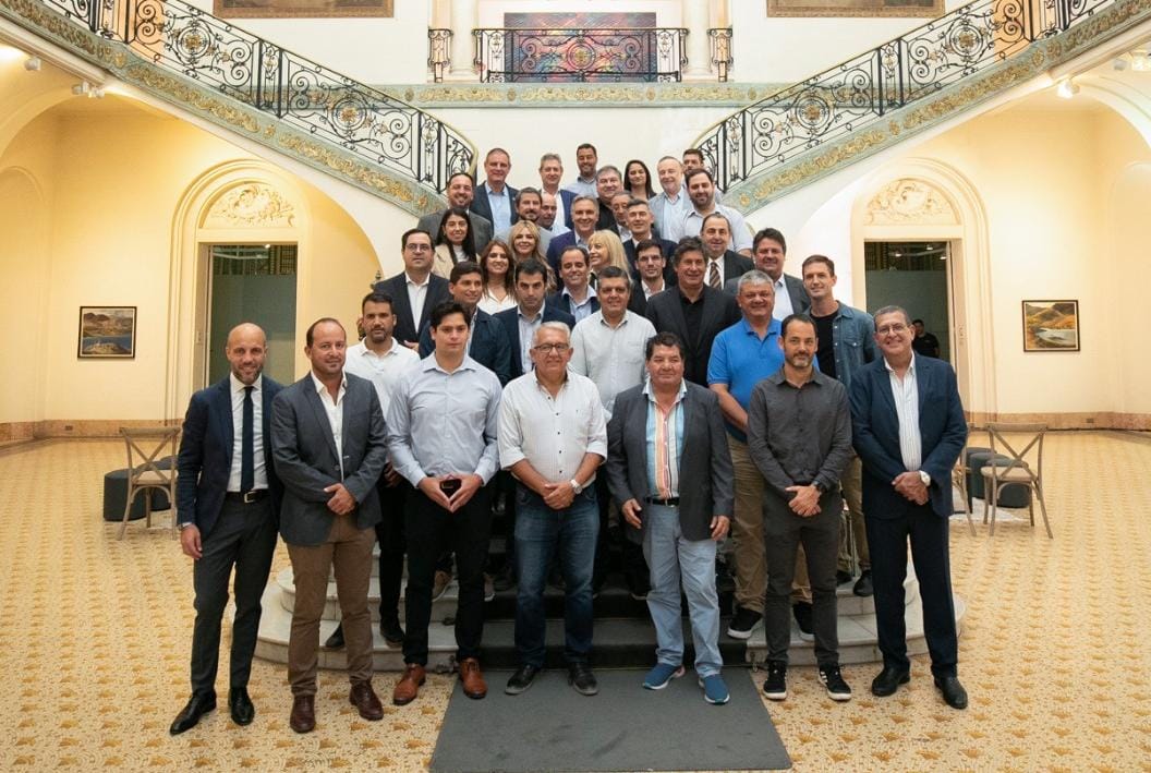 Con la presencia del Gobernador, inició en Córdoba el encuentro federal de intendentes