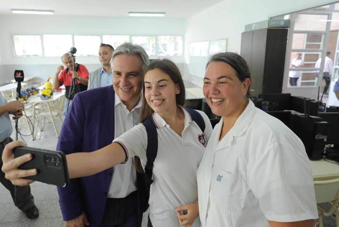 Llaryora inauguró el nuevo edificio del IPET 420 de Isla Verde