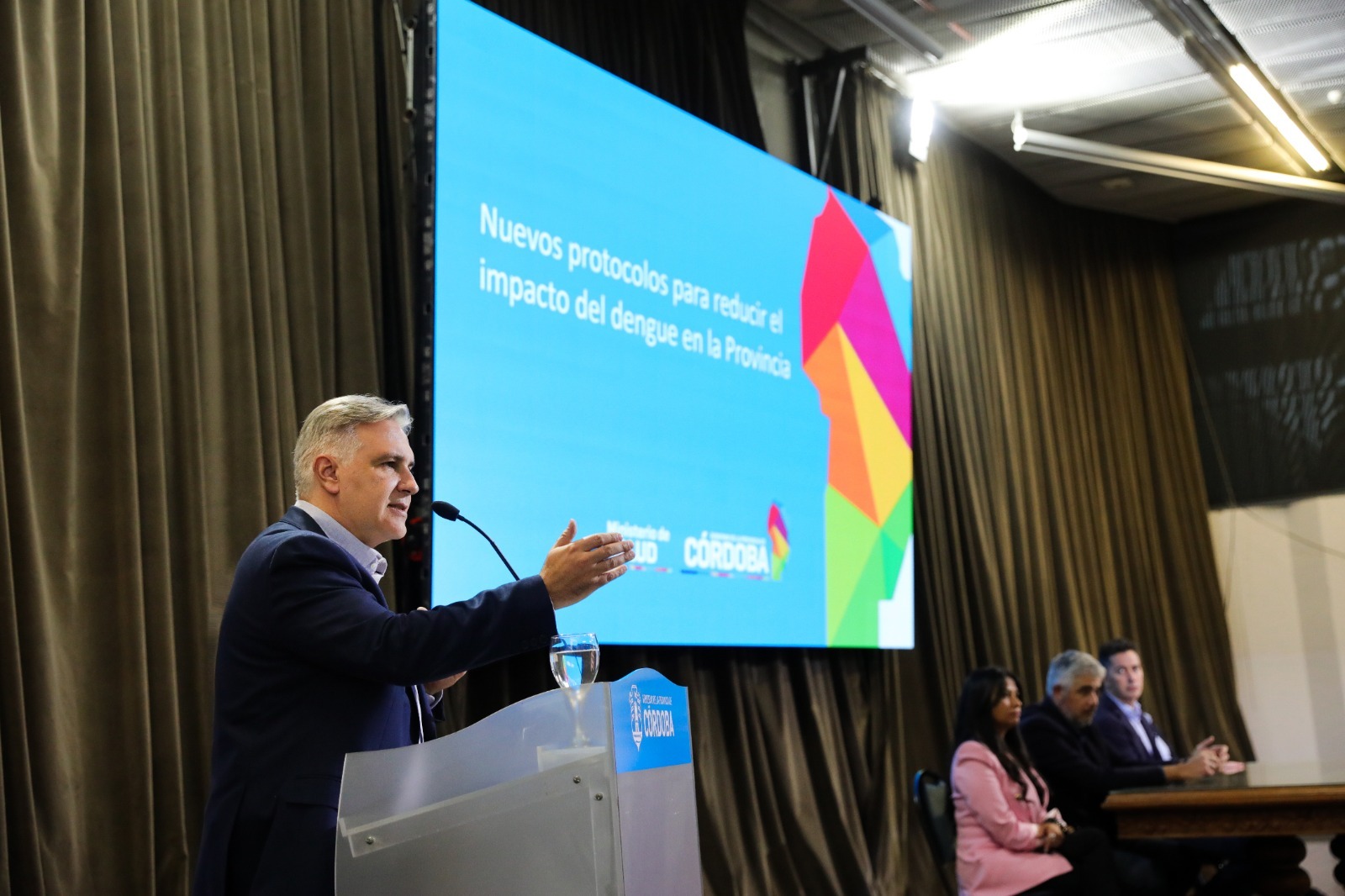 Dengue: Llaryora presidió el encuentro de la Mesa Sanitaria provincial