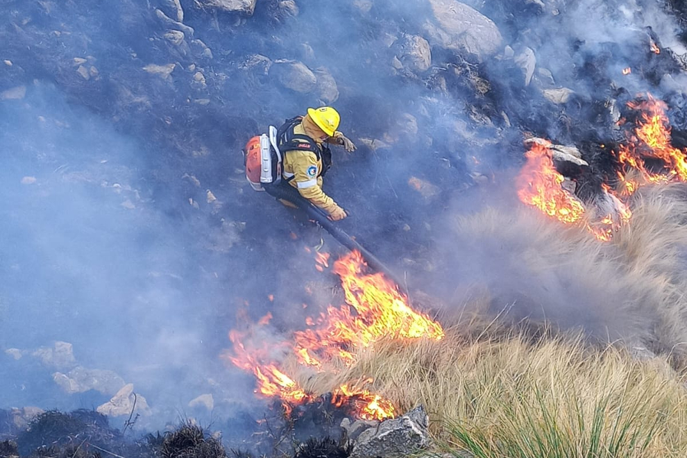 Capilla del Monte: sigue el combate contra el fuego por segundo día consecutivo