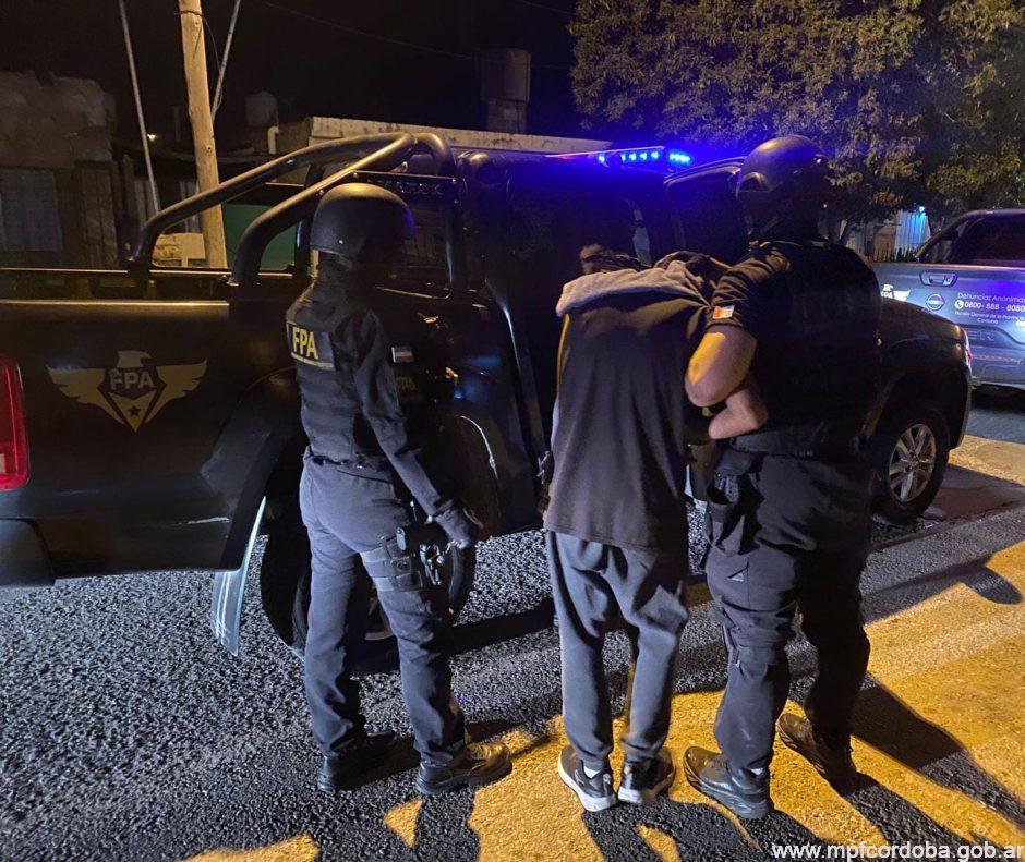 CÓRDOBA: FPA DETUVO A UN SUJETO CON PEDIDO DE CAPTURA EN BARRIO ITUZAINGÓ