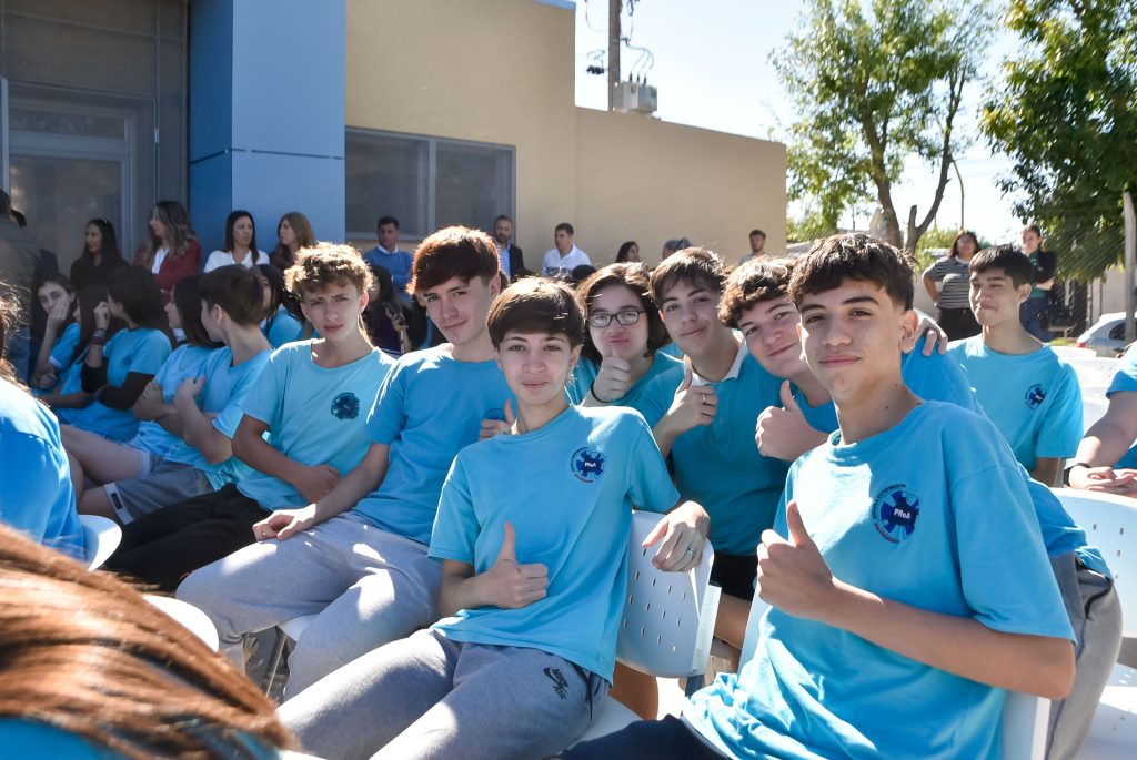 Con transmisión oficial por las redes sociales, Llaryora inaugura el ciclo lectivo 2025