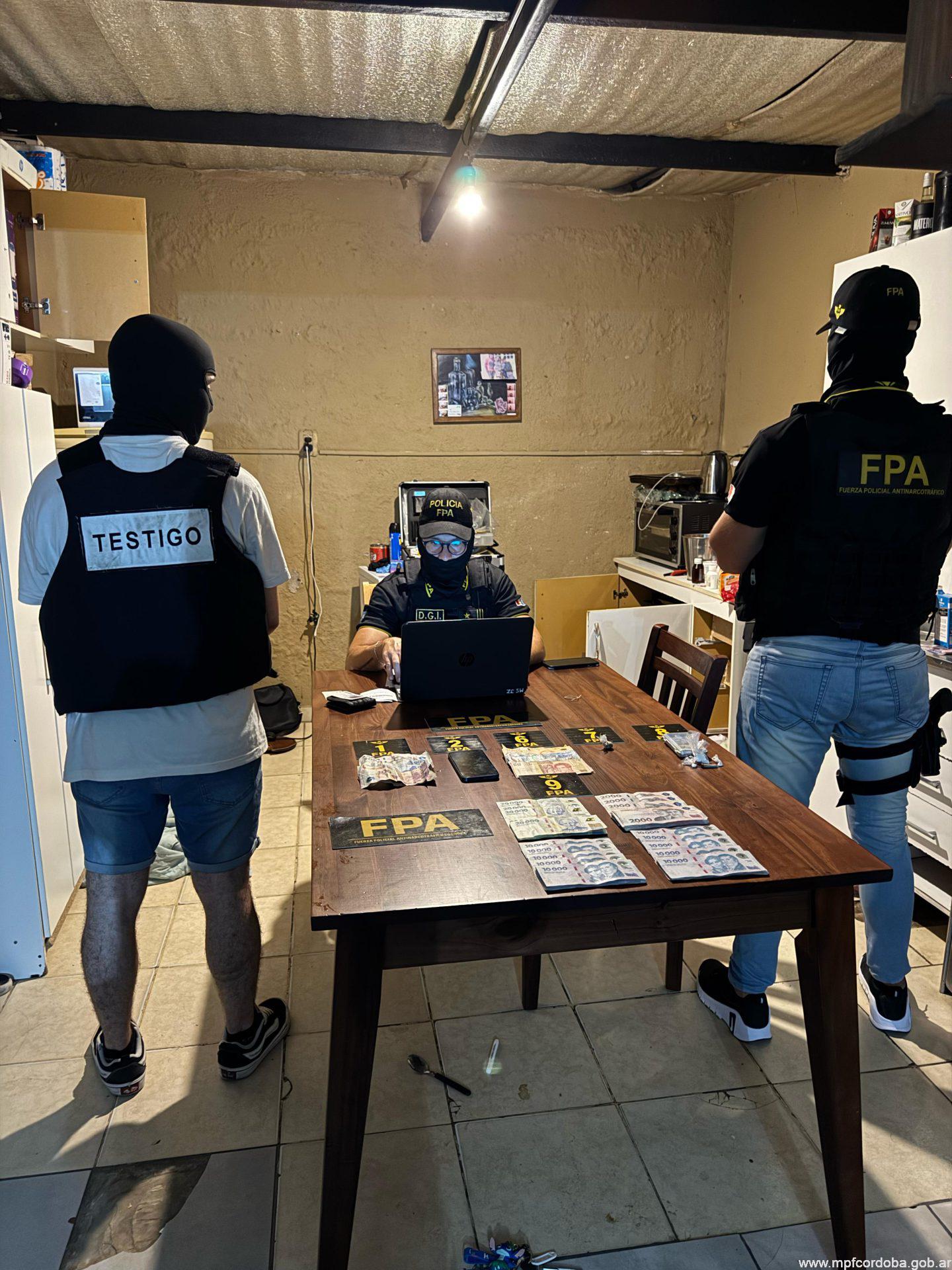 VILLA MARÍA: FPA DETUVO A CINCO VECINOS DE BARRIO SAN NICOLÁS POR VENTA DE COCAÍNA Y MARIHUANA