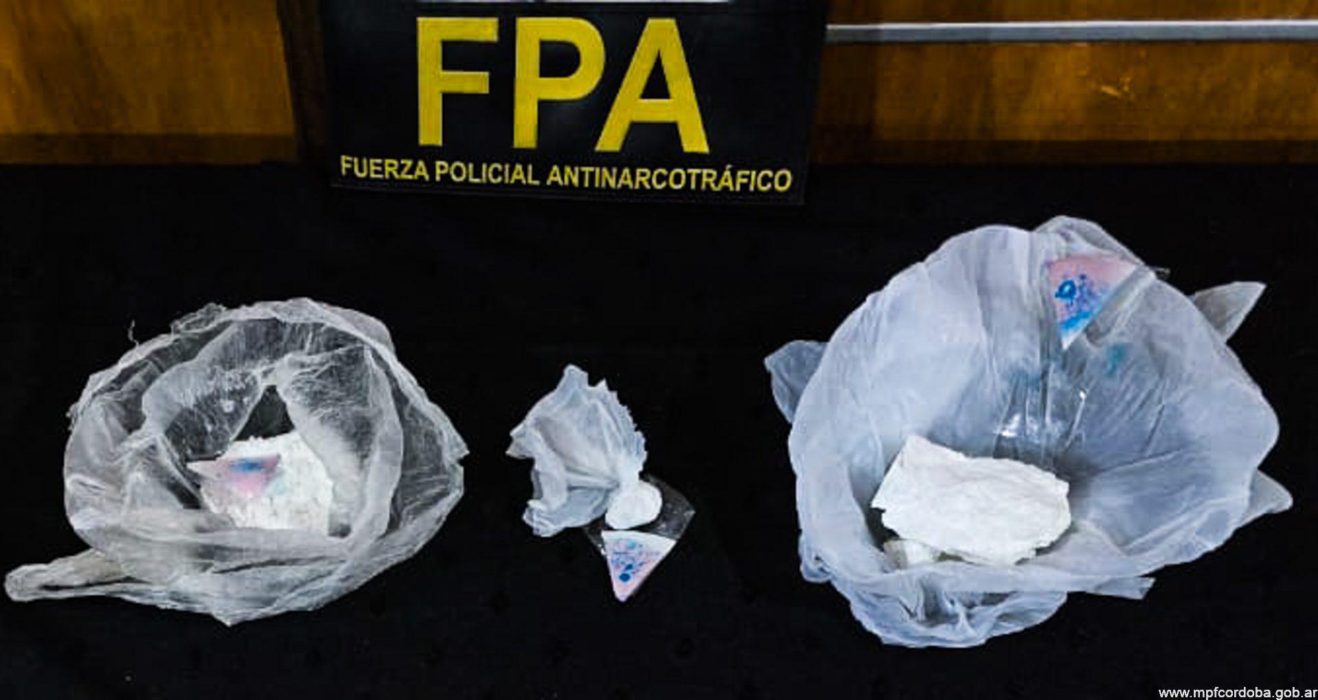 CÓRDOBA: FPA DETUVO A UNA MUJER POR VENTA DE COCAÍNA EN BARRIO VILLA URQUIZA