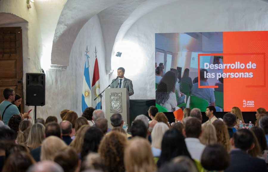 Zárate traza el rumbo de su gestión para 2025: agua, seguridad y simplificación del Estado