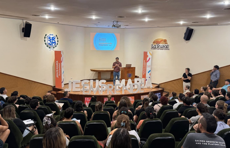 Más de 240 emprendedores iniciaron el ciclo 2025 de la Incubadora de Empresas