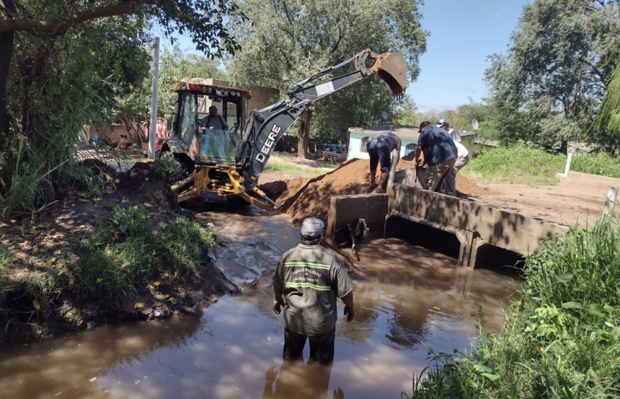 Jesús María solucionó el desborde del Canal San Carlos y evitó complicaciones mayores