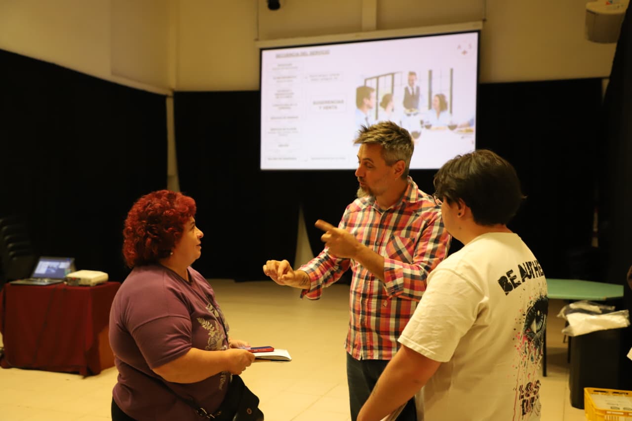 Seguimos capacitando en la atención gastronómica