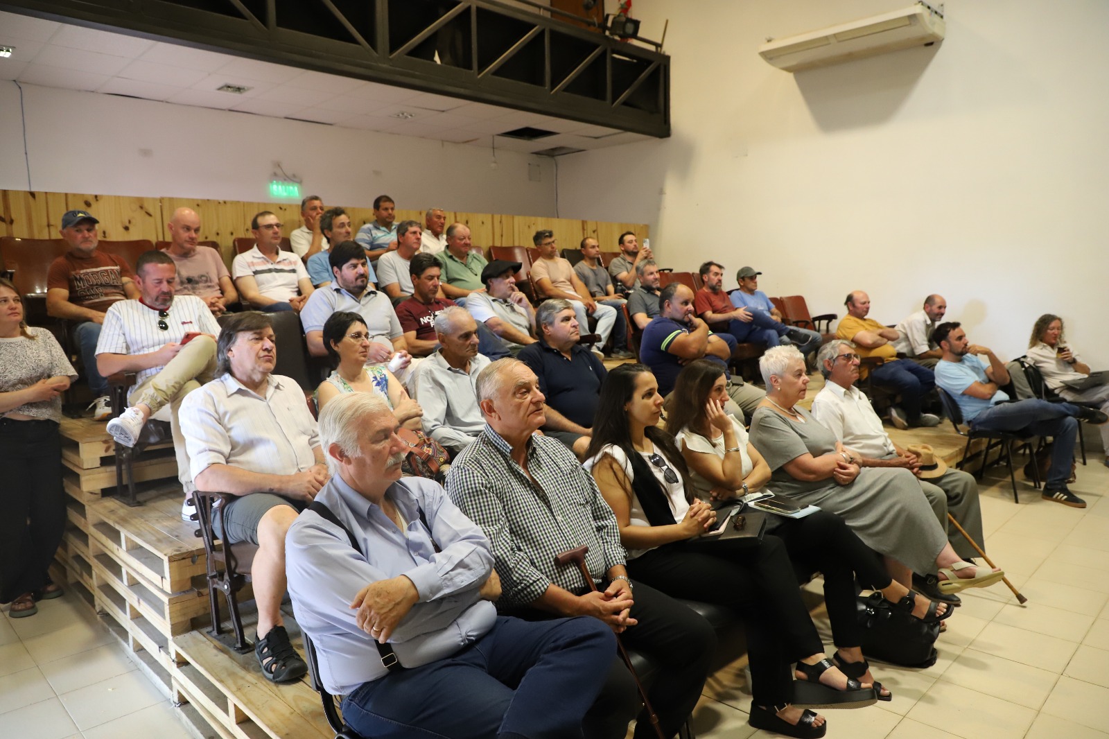 Colonia Caroya presentó un modelo de producción de maíz y soja libre de herbicidas hormonales