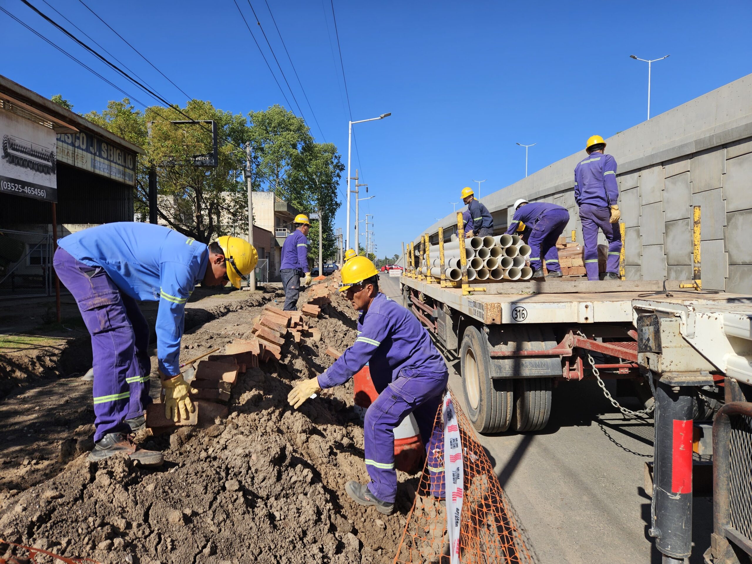 Colonia Caroya: Continúan las obras complementarias en la ampliación de la red de agua potable.