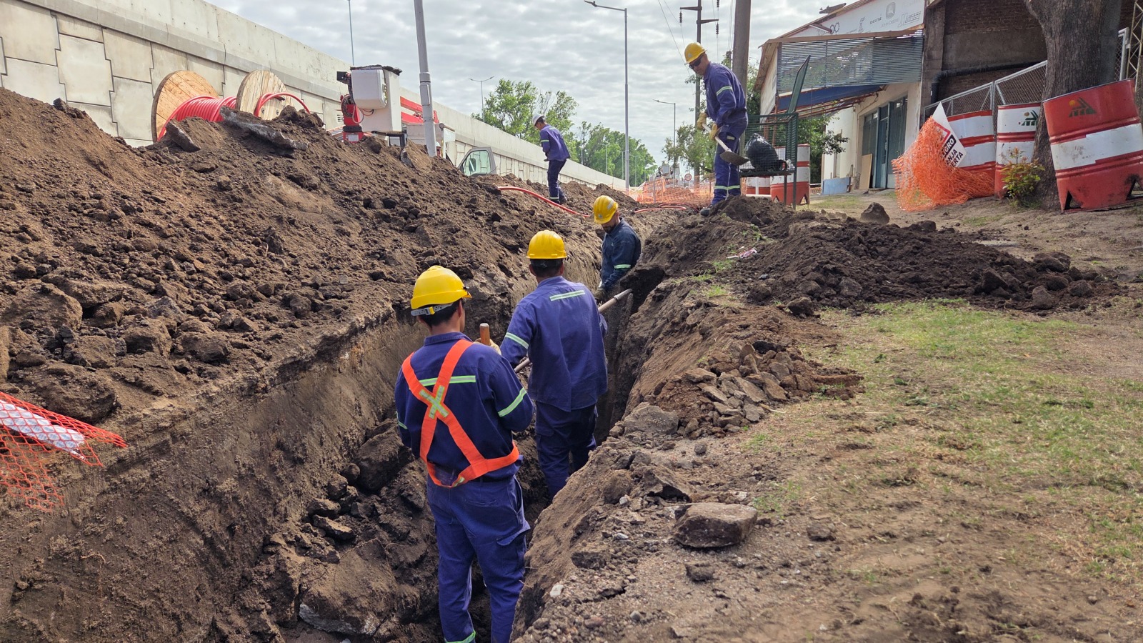 La Cooperativa avanza con una obra clave de ampliación eléctrica para Jesús María y Sinsacate