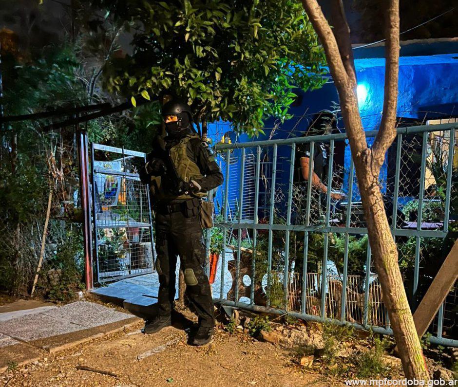 CÓRDOBA: UTILIZABAN UN NEGOCIO COMO FACHADA PARA LA COMERCIALIZACIÓN DE ESTUPEFACIENTES EN BARRIO IPV FERREYRA. TRES DETENIDOS