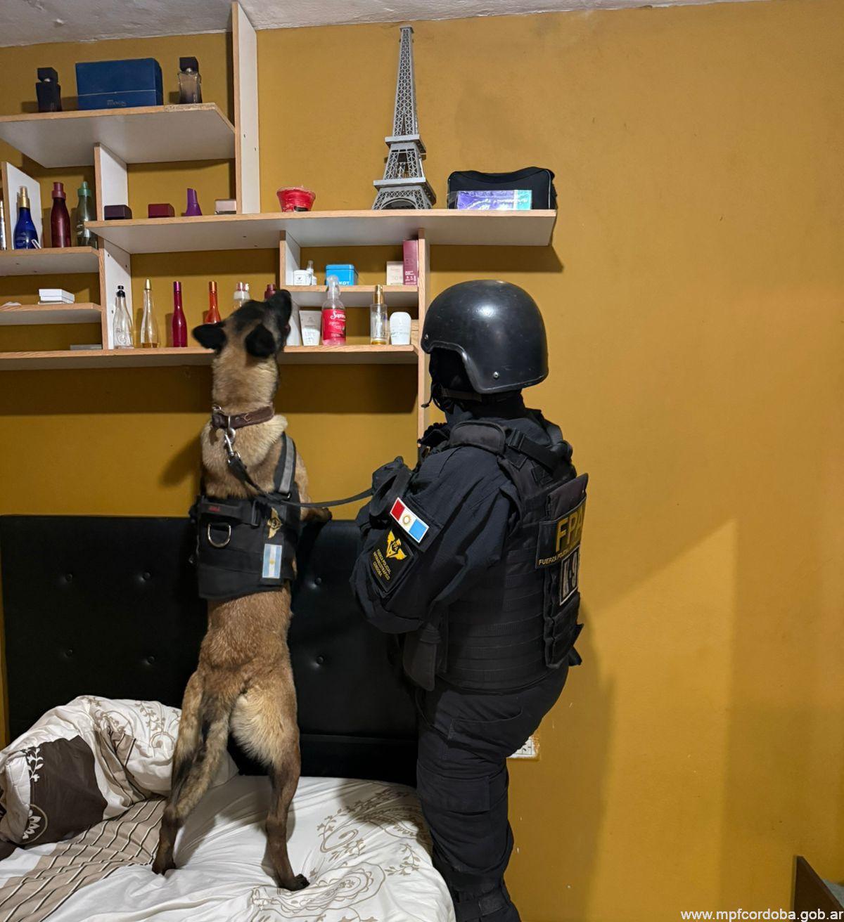 FPA DETUVO A UNA PAREJA POR COMERCIALIZACIÓN DE ESTUPEFACIENTES EN ESTACIÓN JUÁREZ CELMAN