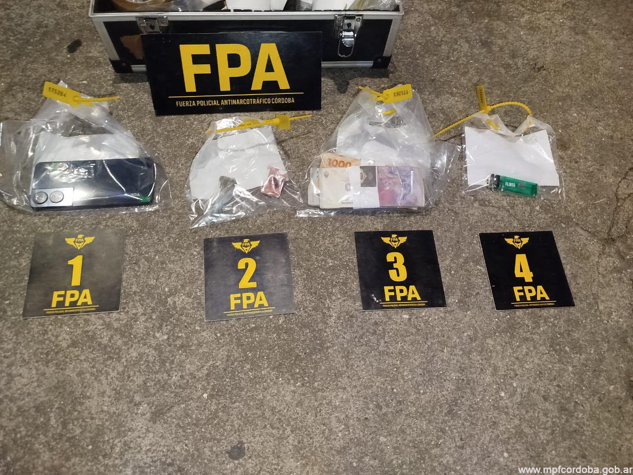 FPA DETUVO A UN HOMBRE QUE VENDÍA DROGAS EN UNA PLAZA CÉNTRICA DE COSQUÍN