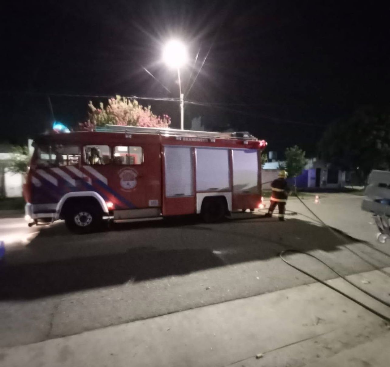 Jesús María: perdió el control y chocó con un auto estacionado.