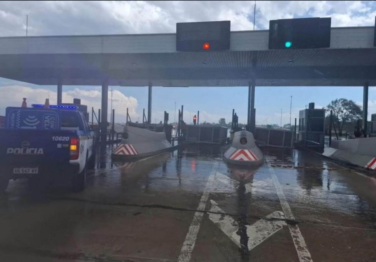 FUERTE TEMPORAL: Voló una cabina de peaje y murió un trabajador