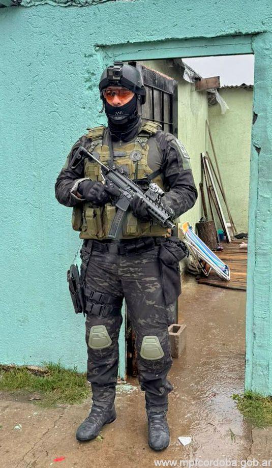 CÓRDOBA: DOS PERSONAS ACONDICIONABAN LA COCAÍNA JUNTO A SUS CLIENTES Y FUERON DETENIDOS EN BARRIO NUEVA ESPERANZA
