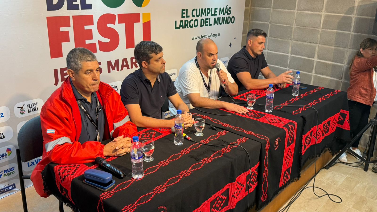 Por amenaza de lluvias intensas, se decidió suspender la 6 noche festivalera.