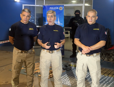 Evadió un control policial y le incautaron drogas