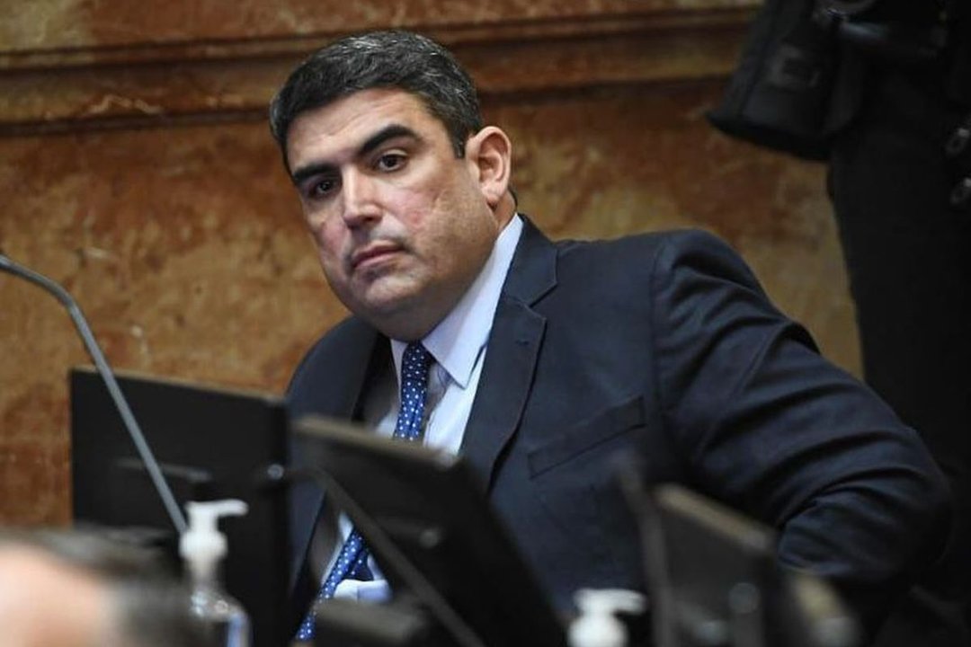 Otra vez los libertarios hicieron papelones y quisieron introducir ilegalmente modificaciones en la ley de glaciares