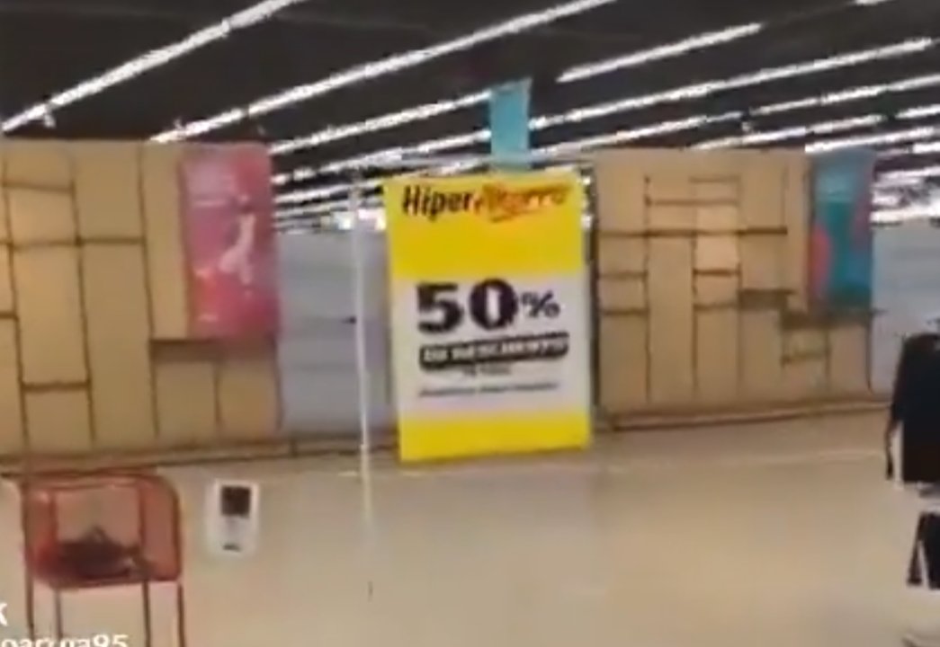 Una imagen que asusta: un votante de Milei grabó un hipermercado completamente vacío en Posadas y le mandó un mensaje al presidente