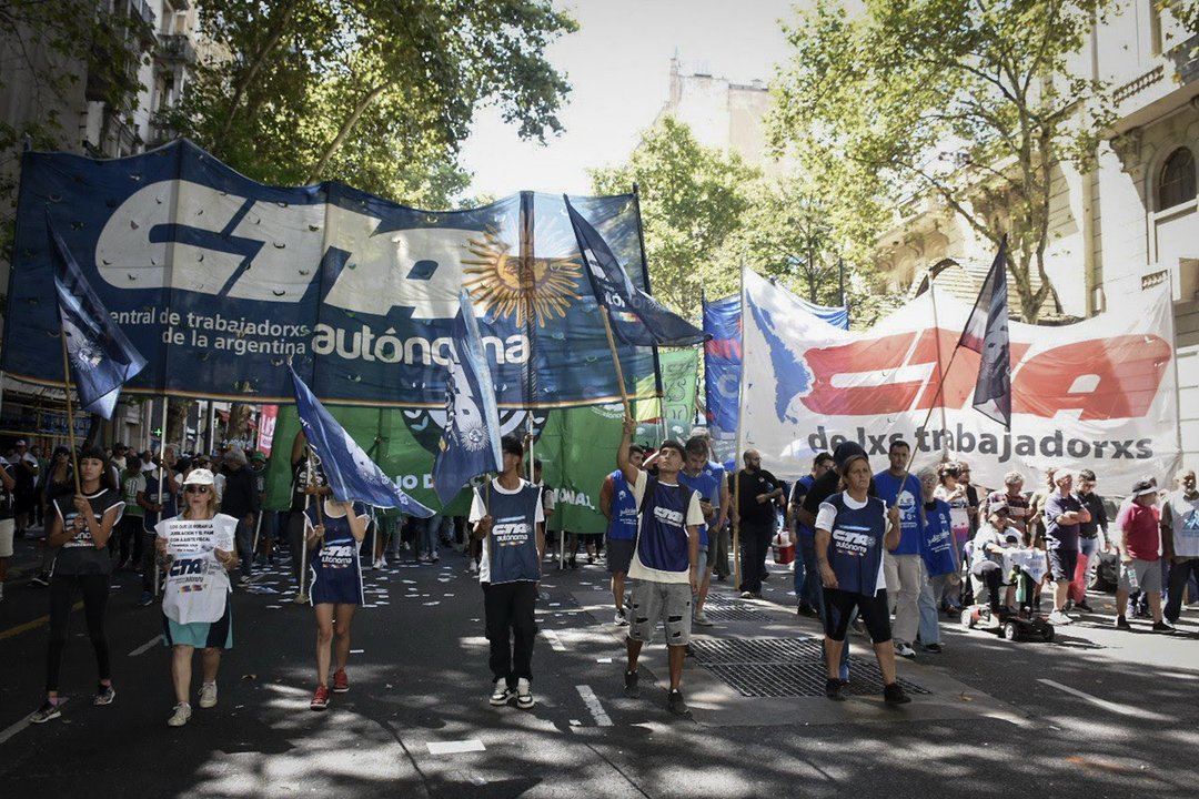 El FreSu congregó a las 2 CTA y gremios de la CGT en una imponente movilización hasta el Congreso