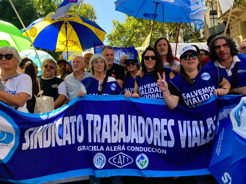 El Sindicato de Trabajadores Viales marchó al Congreso contra la reforma laboral y en reclamo por paritarias