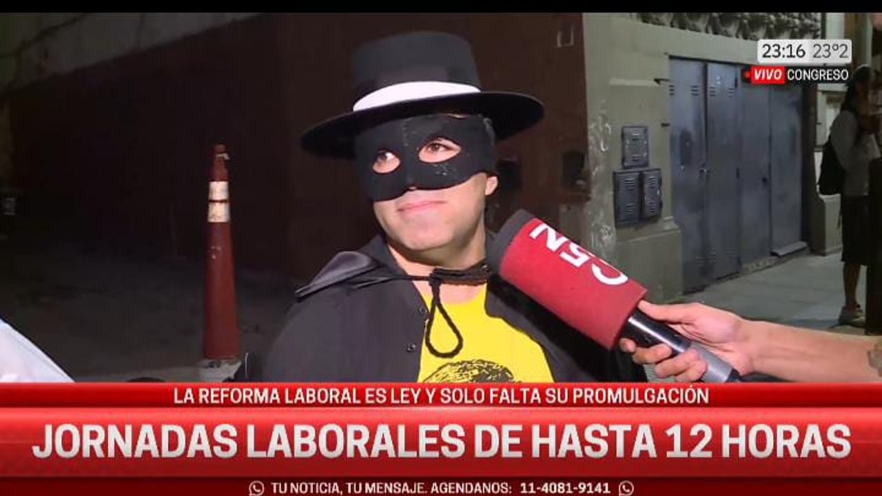 Móvil insólito: apareció el “zorro libertario”, se puso a bancar a Milei, pero tuvo que admitir que “está complicado”