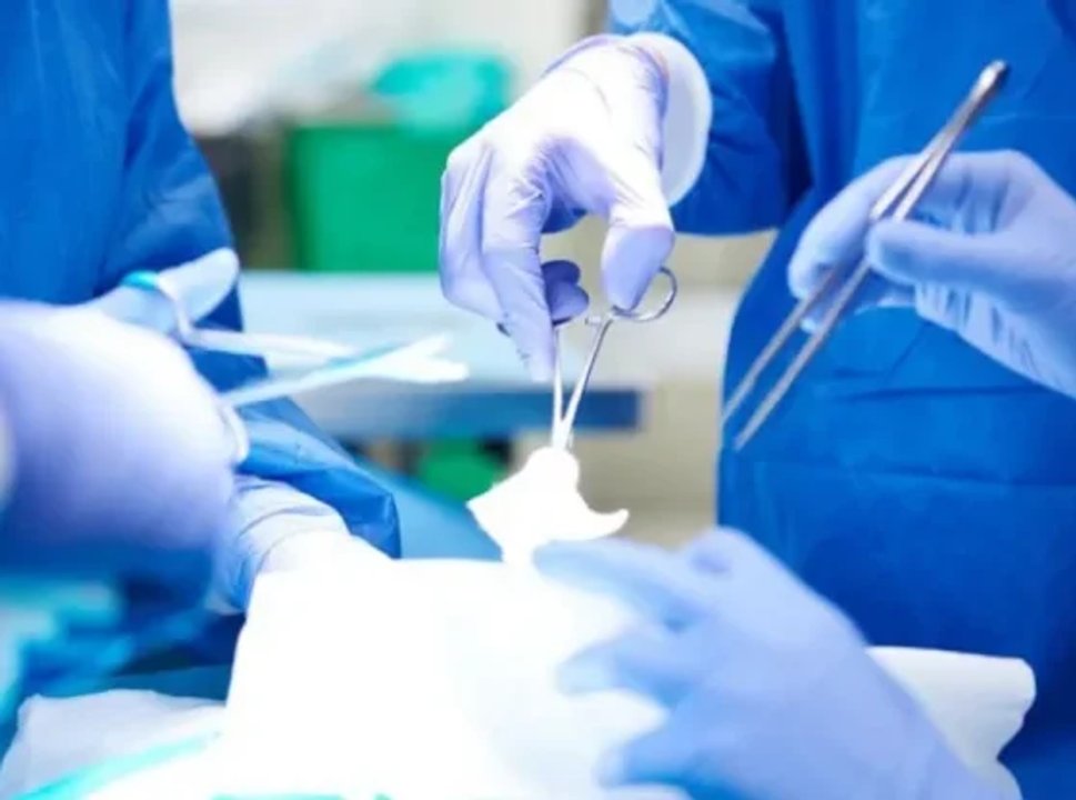 Le dejaron una gasa tras una cesárea y ahora tendrán que indemnizarla