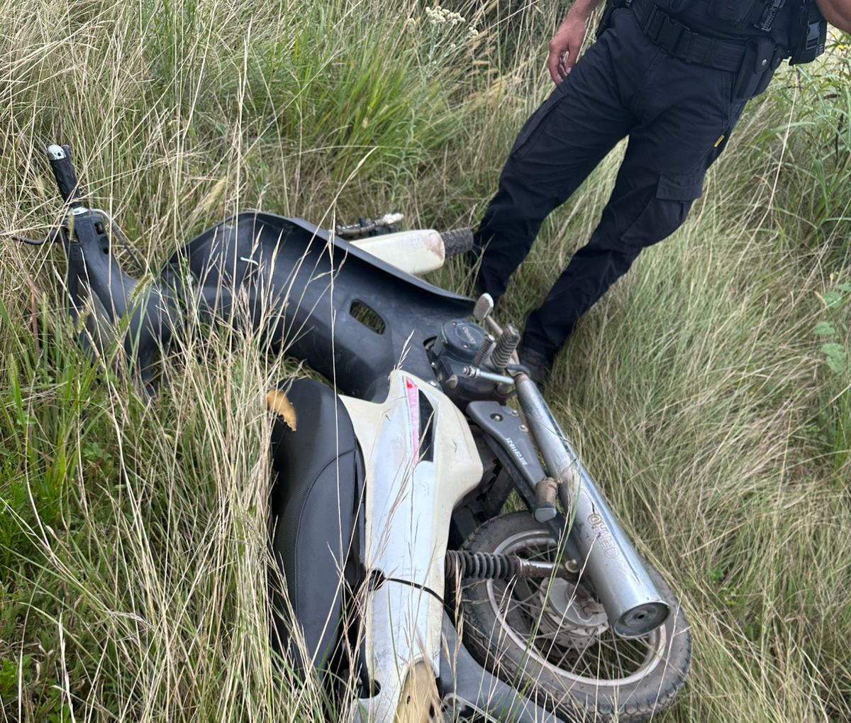Detuvieron a una mujer por un delito y secuestraron una moto