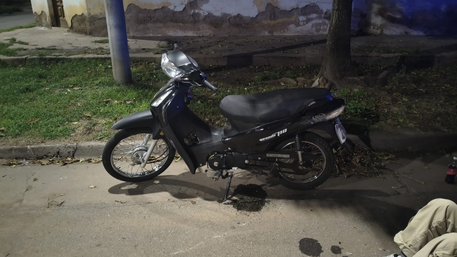 Choque entre un auto y una moto en Jesús María.