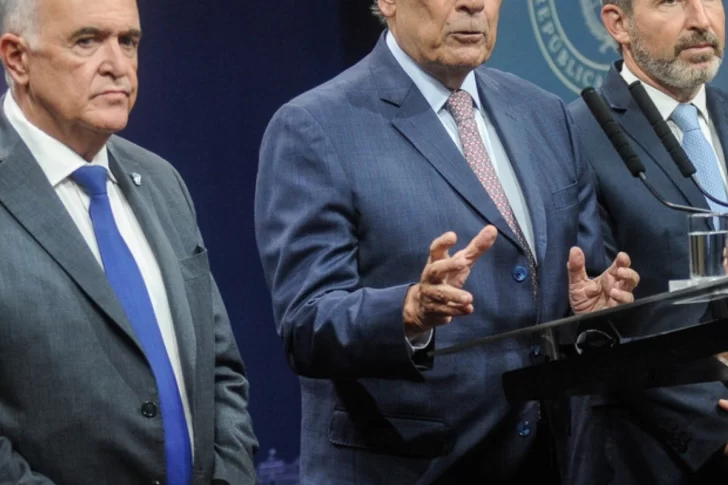 El Gobierno le entregó el borrador de la nueva Ley Ómnibus a los gobernadores y jefes de bloque