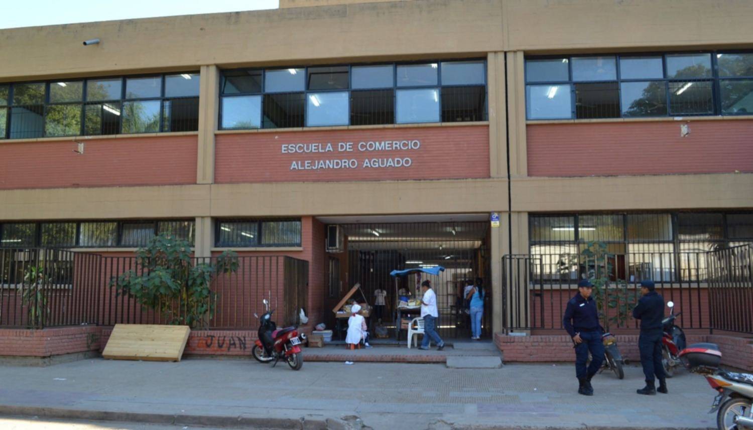 La Escuela de Comercio de Tartagal, colapsada con hasta 40 alumnos por división